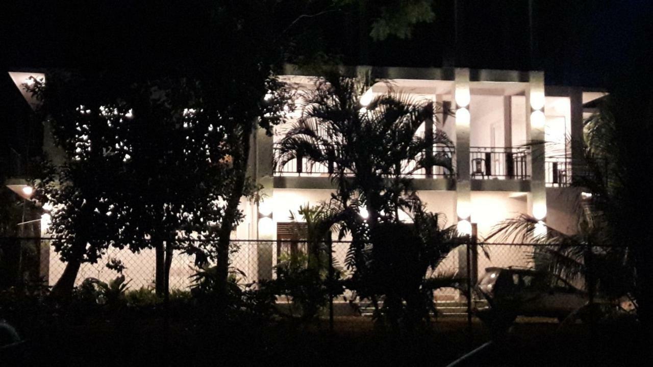 פולונרואה Risenlak Holiday Resort מראה חיצוני תמונה